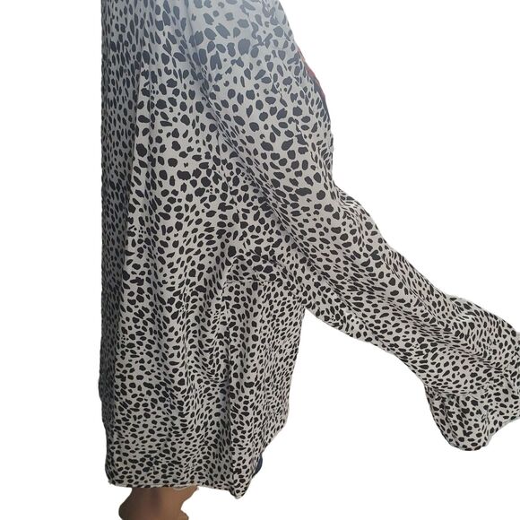 Emery Rose Size  5X (4XLLightweight Leopard Print Flower Embroidered Blouse - Picture 4 of 10